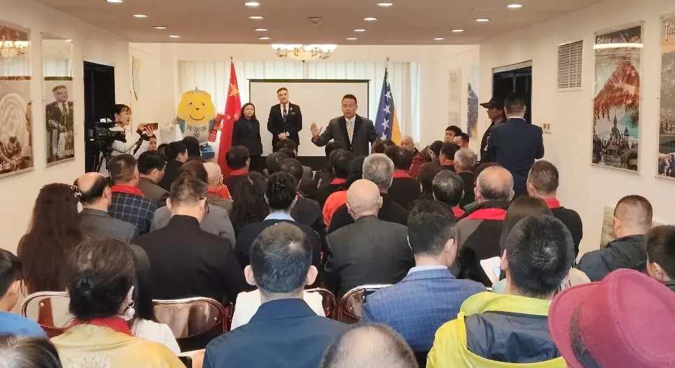 "Змијањски вез“ одушевио Кинезе: Амбасада БиХ у Кини промовисала културу и умјетност