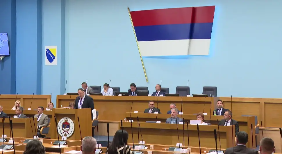 Бројне реакције на јучерашњу сједницу Народне скупштине