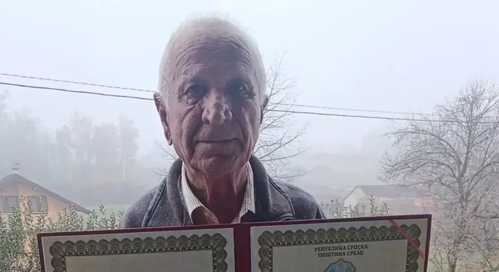 Драгослав је најстарији учитељ у Српцу, описменио више од 40 генерација ђака