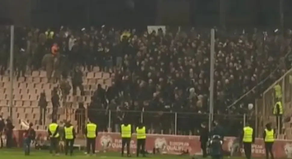 Румунија скандирала ”Србија” у Зеници, полиција их удаљила са стадиона