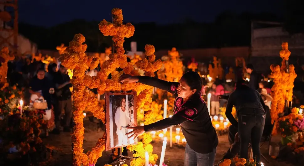 Милион и по људи на паради у Мексико Ситију поводом ''Дана мртвих''