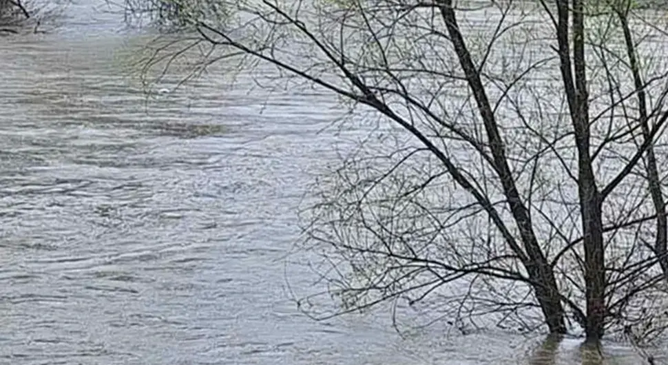 Вода ријека