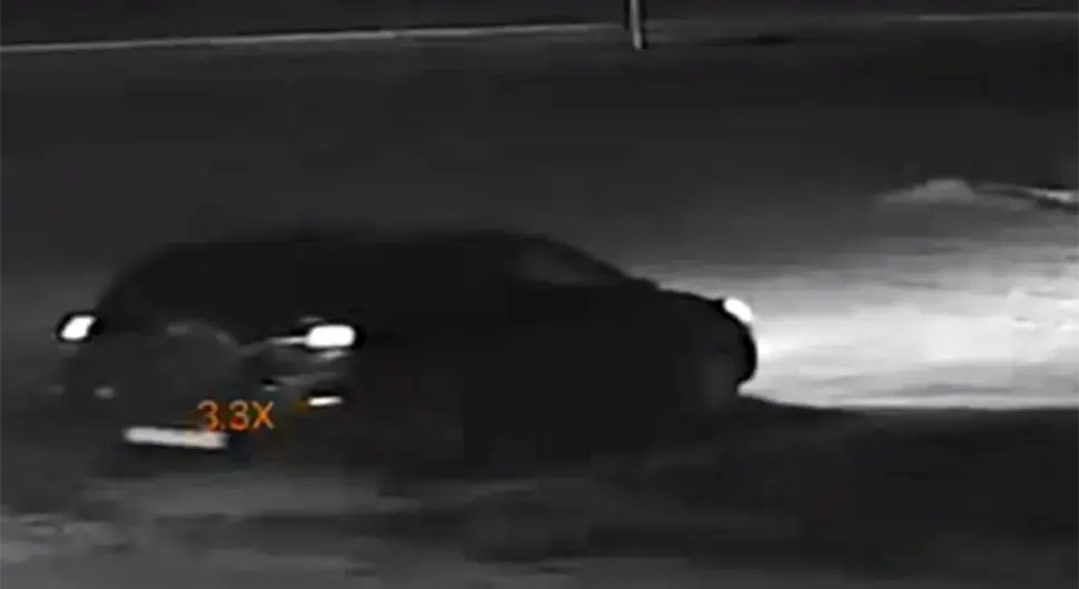 Младић аутомобилом улетио на фудбалски терен, па дрифтовао: Штета преко 18.000 евра