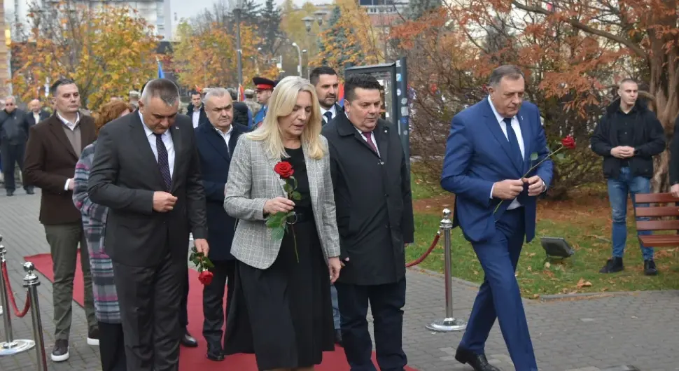 Званичници Српске положили вијенце: Обиљежавање 107 година од уласка српске војске у Бањалуку