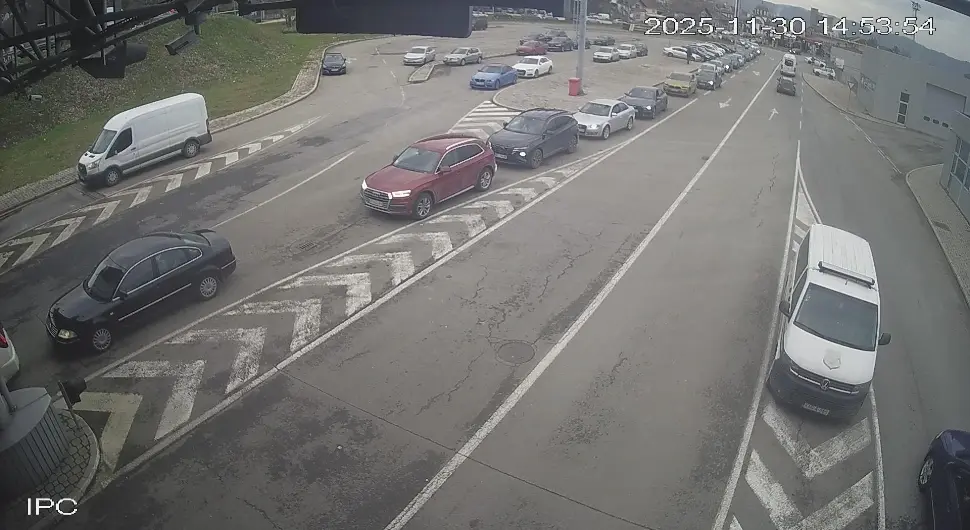 Пао систем: Обустављен саобраћај на граничним прелазима са Србијом