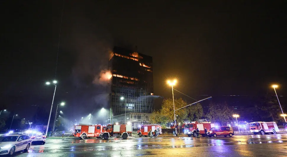 Поново гори Вјесников небодер