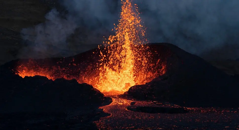 Еруптирао вулкан у Јапану: Избацио пепео на висини од 4,4 километра