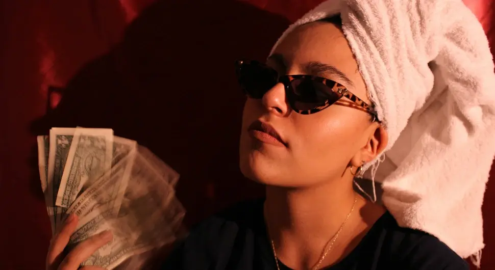 5 хороскопских знакова ће пливати у парама иако сада немају ни динар