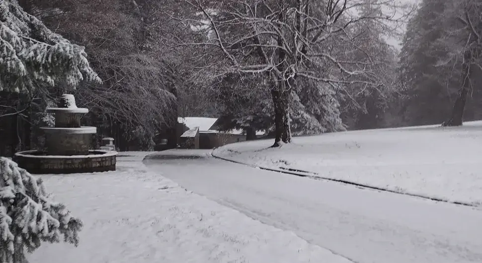 Пао снијег на Козари