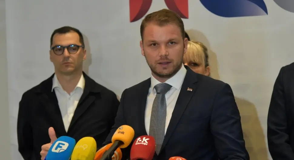 "Унио ми се у фацу, пријетио смрћу и смакнућем": Станивуковић описао детаље напада