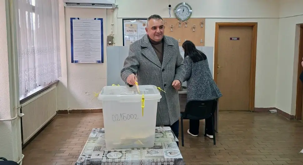 Минић гласао у Шамцу