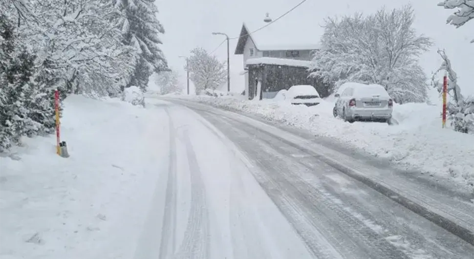 У Кнежеву пало 55 центиметара снијега: Издато важно упозорење возачима