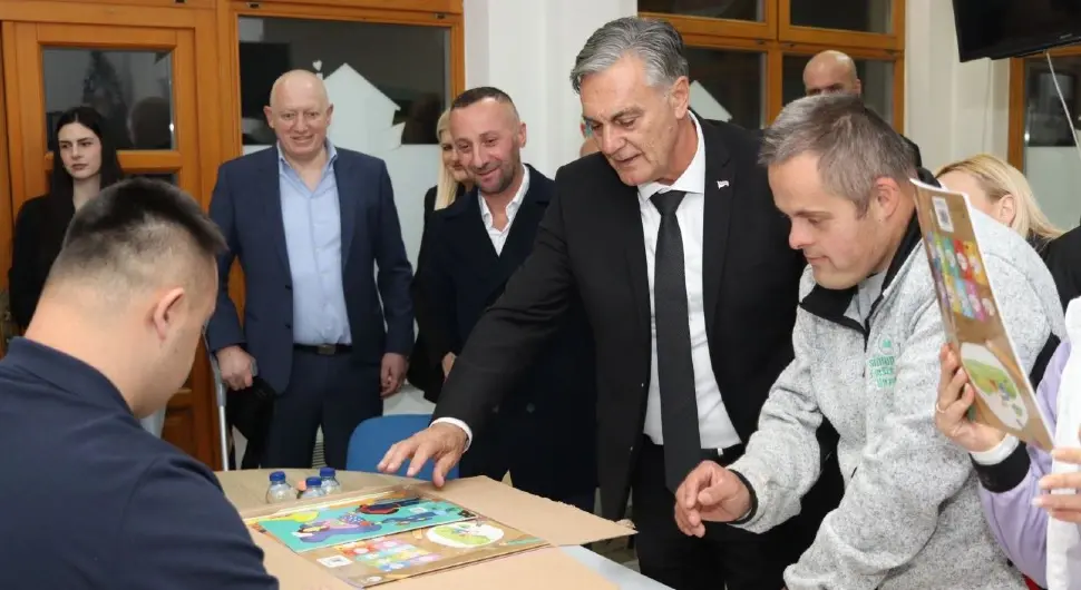 Каран посјетио Центар за породицу "Кућа радости"