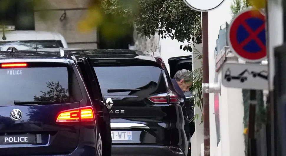 Гадафи мртав, спомињу се милиони, а Саркози изашао након 20 дана