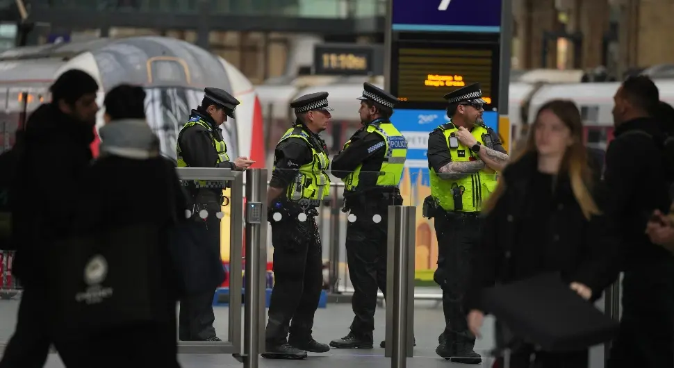 Скандалозан пропуст полиције: Човјек који је у возу избо 10 људи, извео три напада за 24 сата!