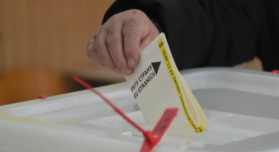 ЦИК БиХ: Излазност до 11 часова 9,76 одсто