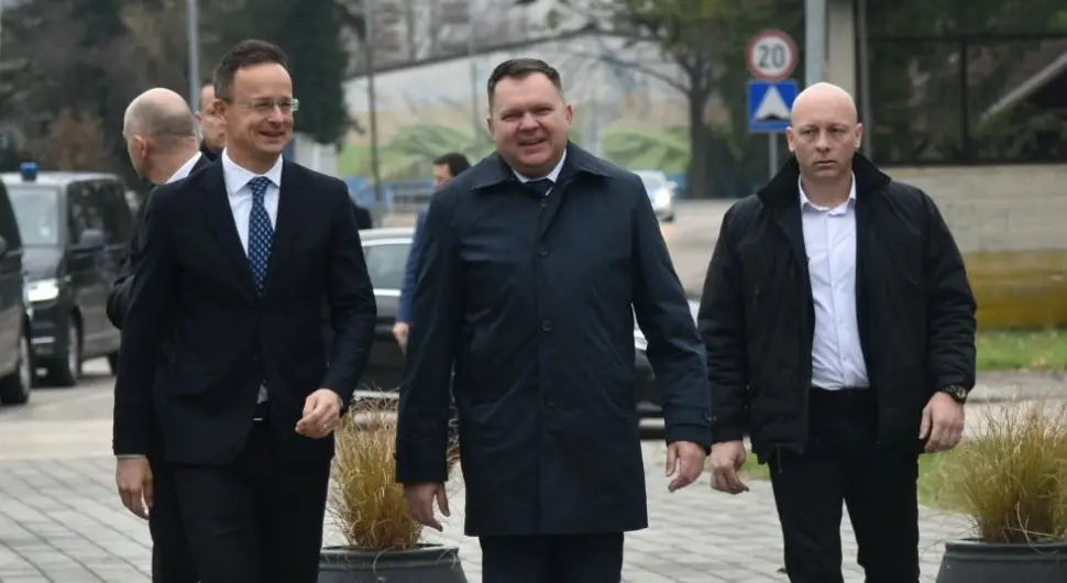 Сијарто слетио у Бањалуку