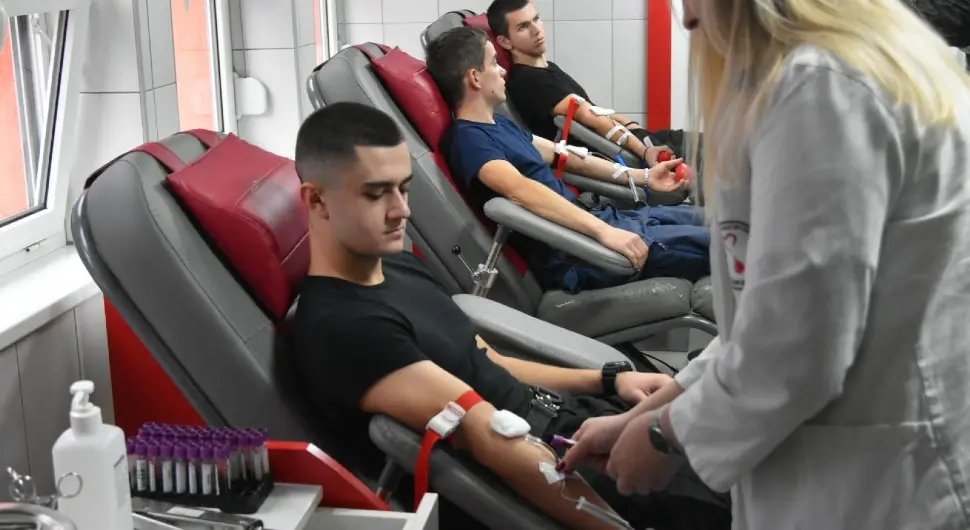 Кадети Полицијске академије и ученици Средње школе унутрашњих послова донирали крв