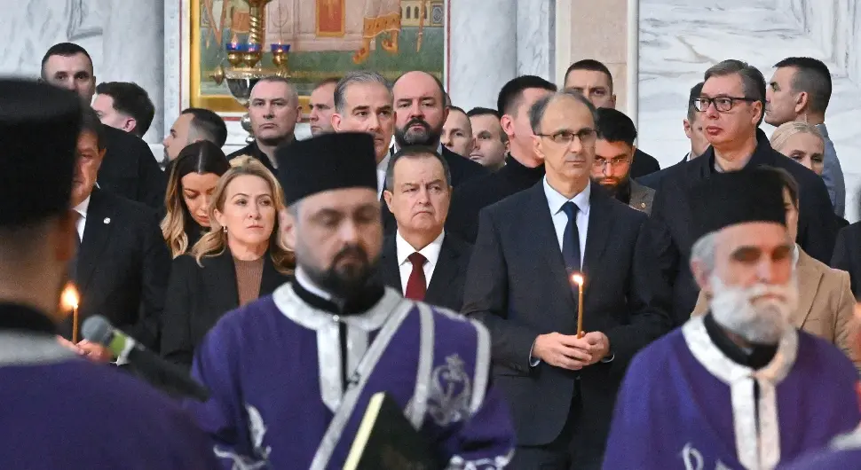 Патријарх Порфирије служио парастос страдалима у паду надстрешнице у Новом Саду