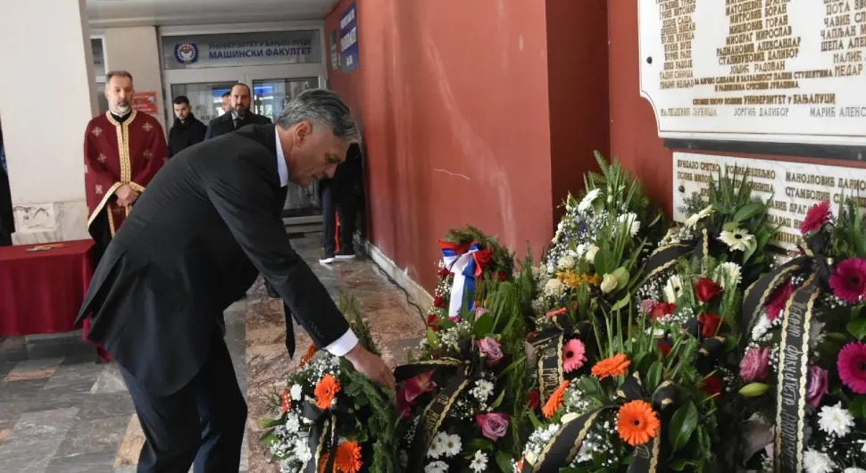 Служен помен и положени вијенци у част погинулим студентима и радницима