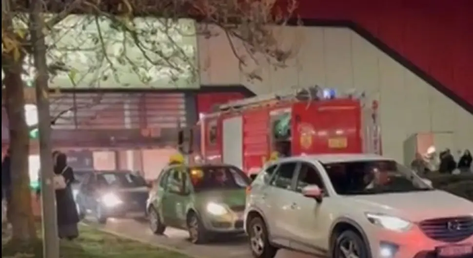 Пожар у загребачком Арена Центру, на терену бројни ватрогасци