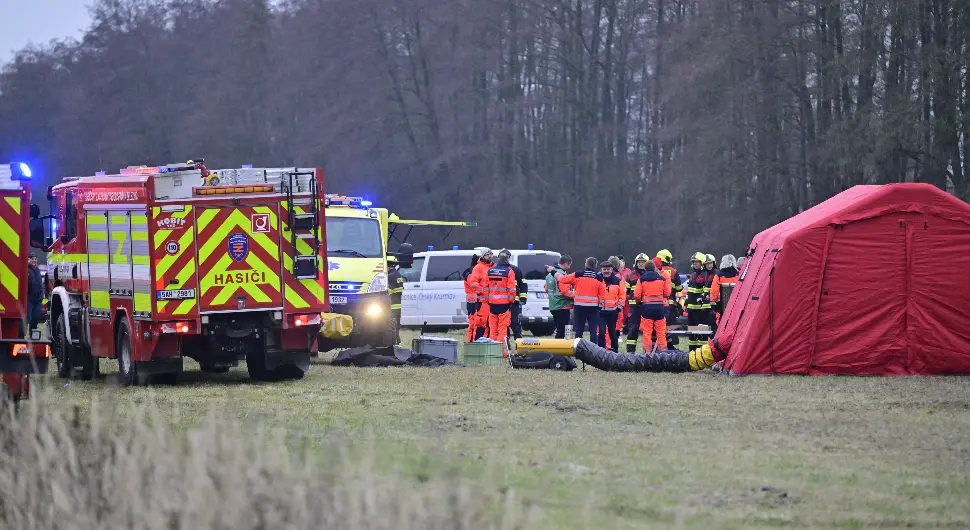Тежак судар два воза, више од 40 људи повријеђено