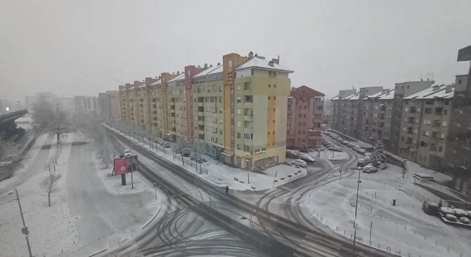 Зимска идила: Бањалуку прекрио снијег