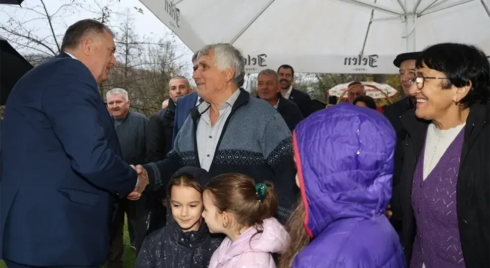 Додик и Каран у посјети вишечланој породици Миљић код Лопара