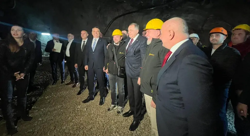 хе дабар додик минић