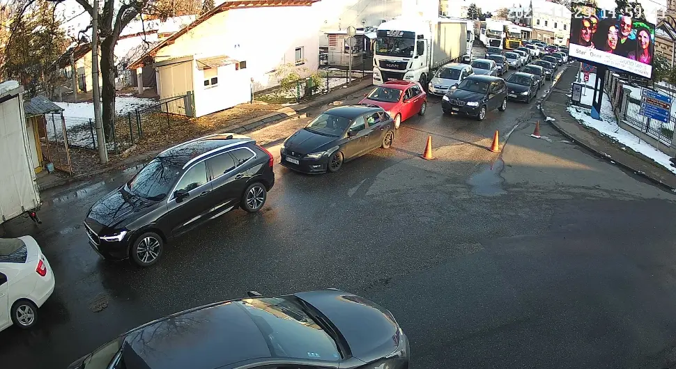 Гужве на више граничних прелаза