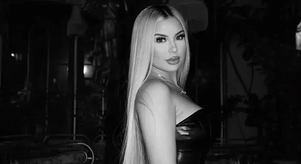 Језиво убиство: Млада пјевачица изрешетана у ауту