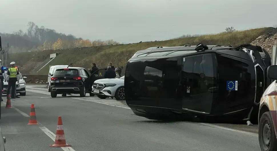 Саобраћајка на путу: Преврнуло се возило Еуфора, криви за незгоду?