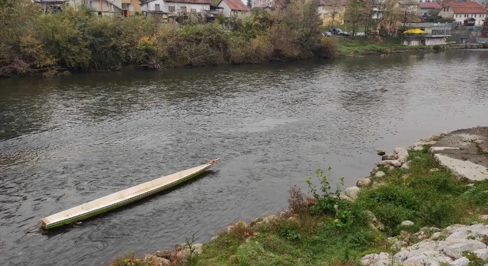 Врбасом поново запловио потопљени дајак