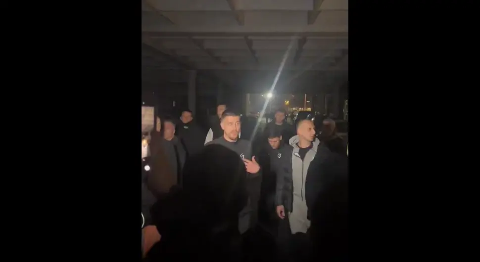Маринковић покушао да смири навијаче: Ни ми не знамо шта се дешава, објашњавамо странцима