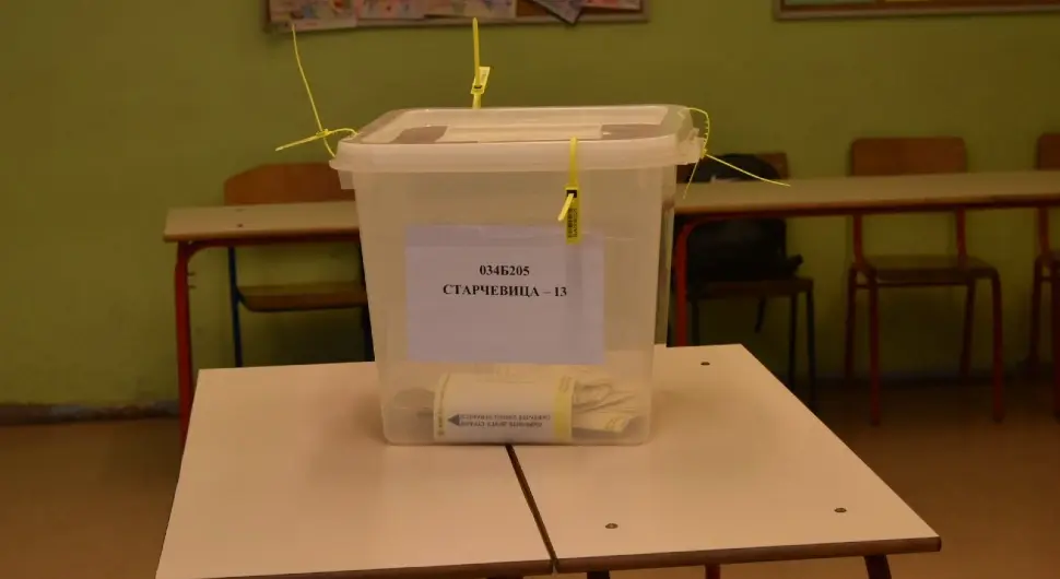 До подне без инцидената на бирачким мјестима