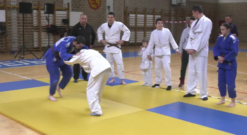 Једнака прва за сву дјецу