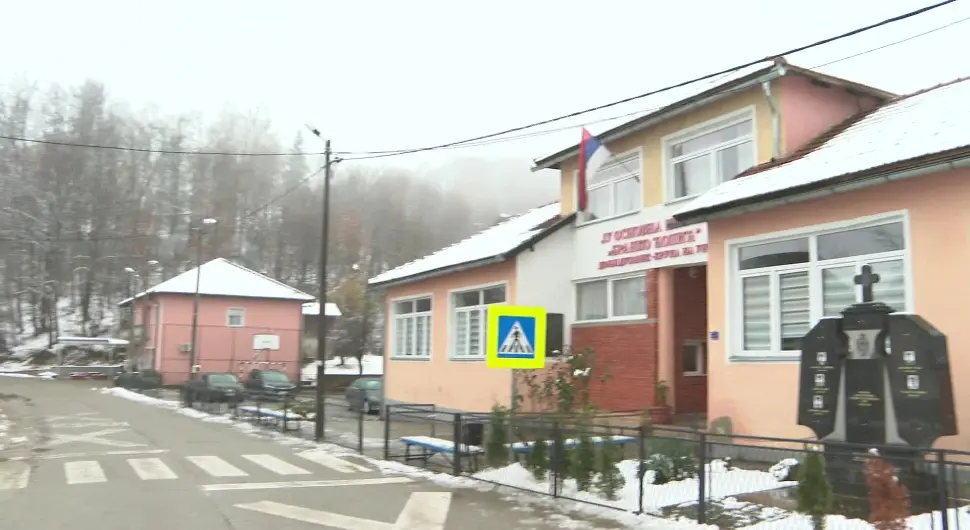 Основна школа "Бранко Ћопић" у Доњем Дубовику добија нови минибус