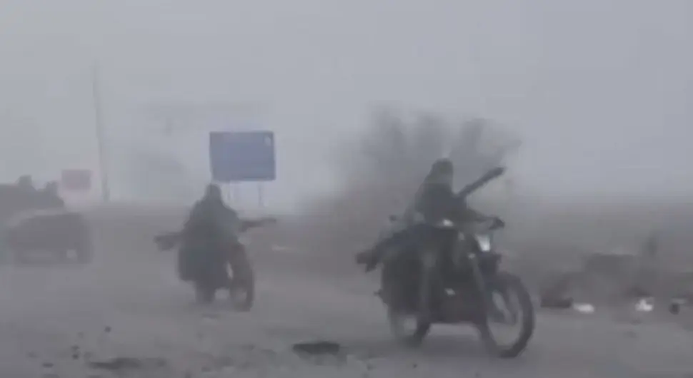 Руси продиру у Покровск, скрива их густа магла