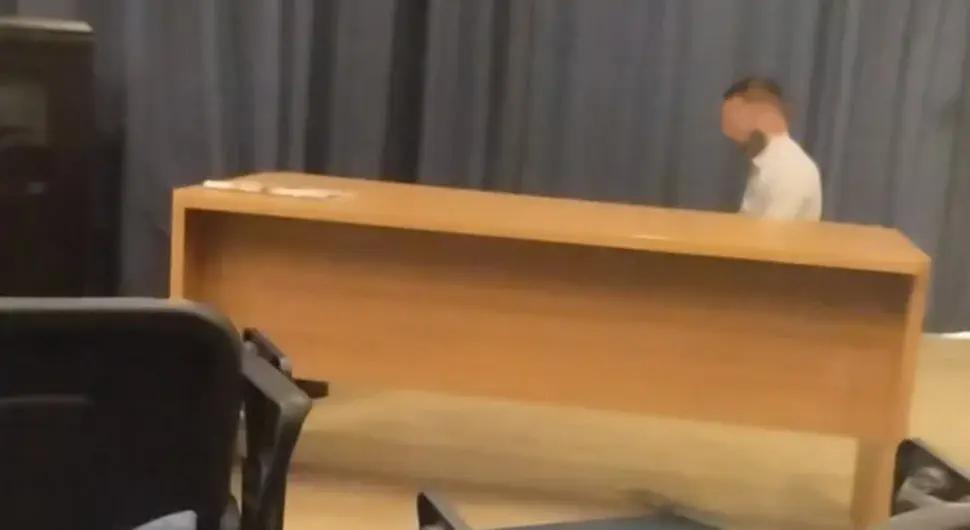 Клањао у просторијама заједничких институција