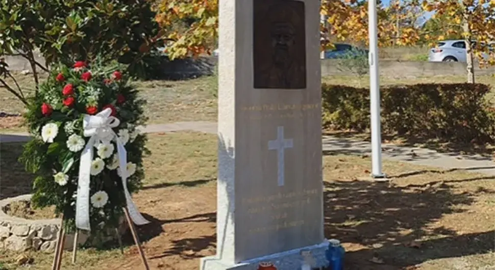 Споменик Слободану Праљку у Чапљини