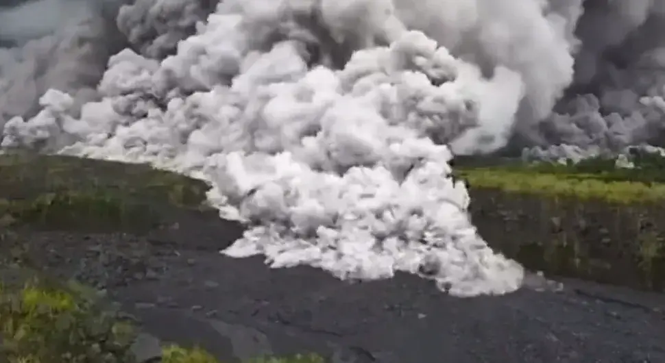 Пробудио се вулкан, становници позвани да остану у стању приправности