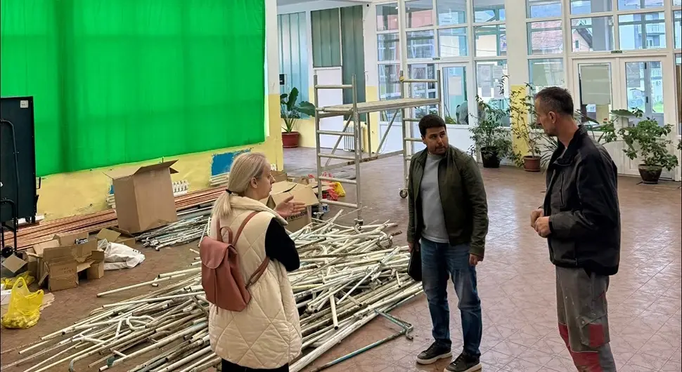 Реконструкција зграде општине и школе у Шековићима
