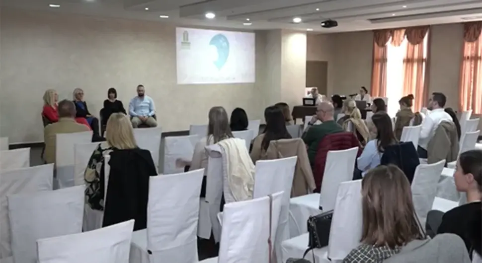 Плави балон