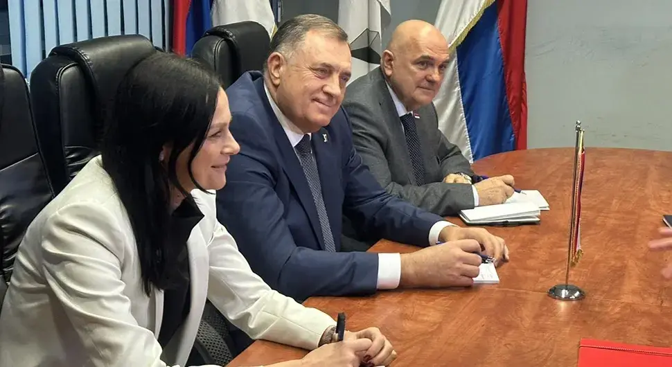 Додик са Гајићем, руководством и представницима Синдиката РиТЕ Угљевик