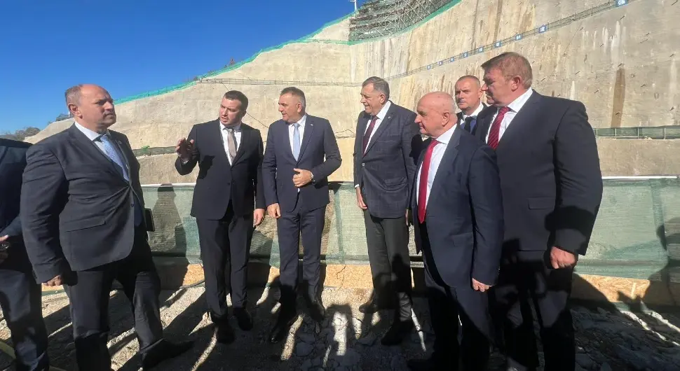 Презентација доводног тунела: Додик и Минић обишли машинску зграду ХЕ "Дабар"