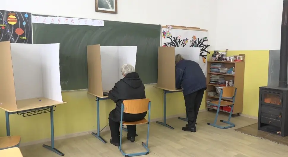 До 11 часова излазност у Теслићу 7 одсто