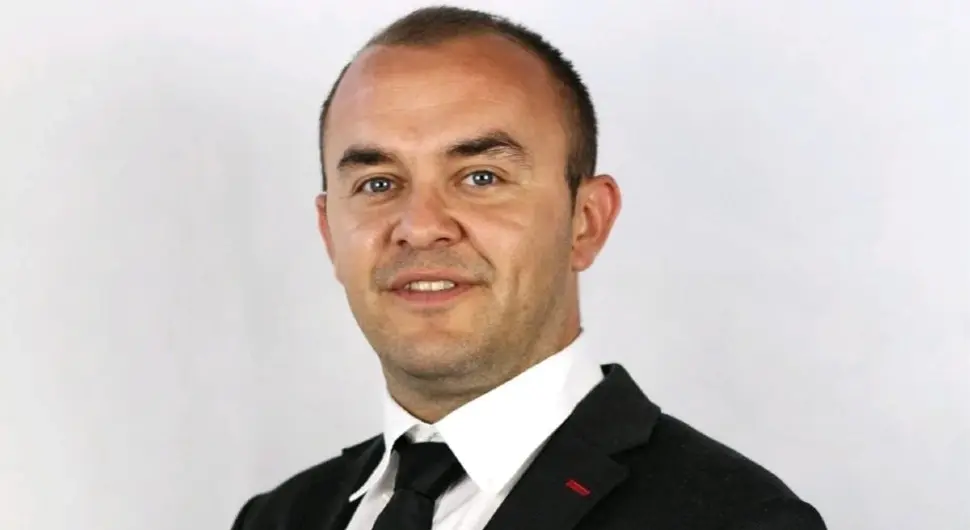 Драма у БиХ: Посланик тврди да су му пријетили "бацањем у Саву" због мандата