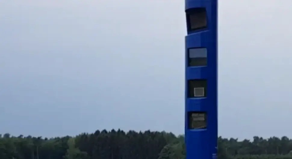 Плави стуб на путу у Њемачкој