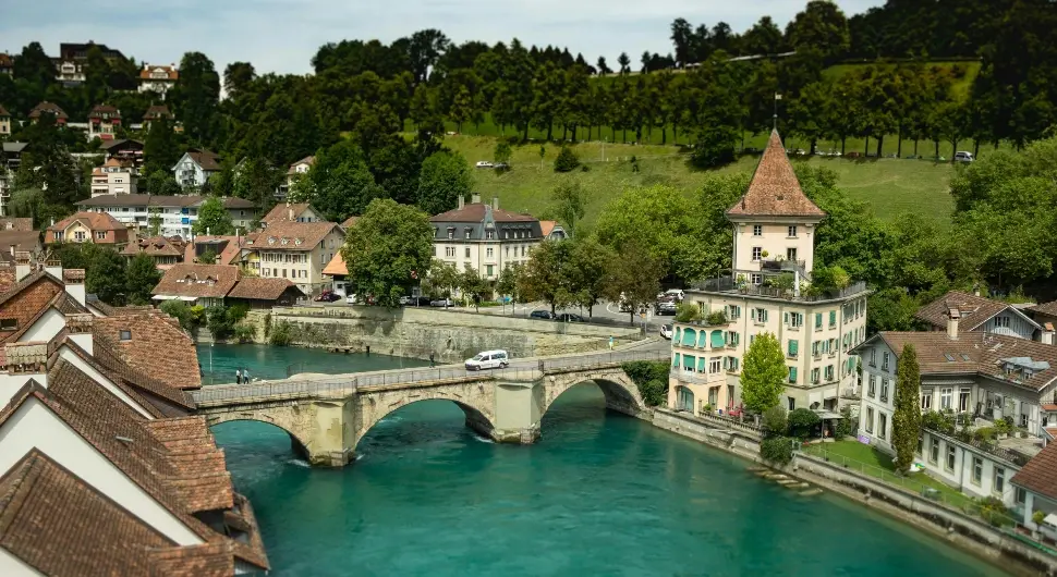 Доста вам је БиХ? Ова европска земља нуди 80.000 евра да се преселите код њих