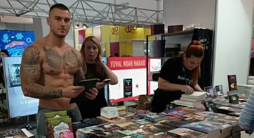 Жене похрлиле на штандове када су угледале ову фотографију: Убрзо откривено о чему се ради